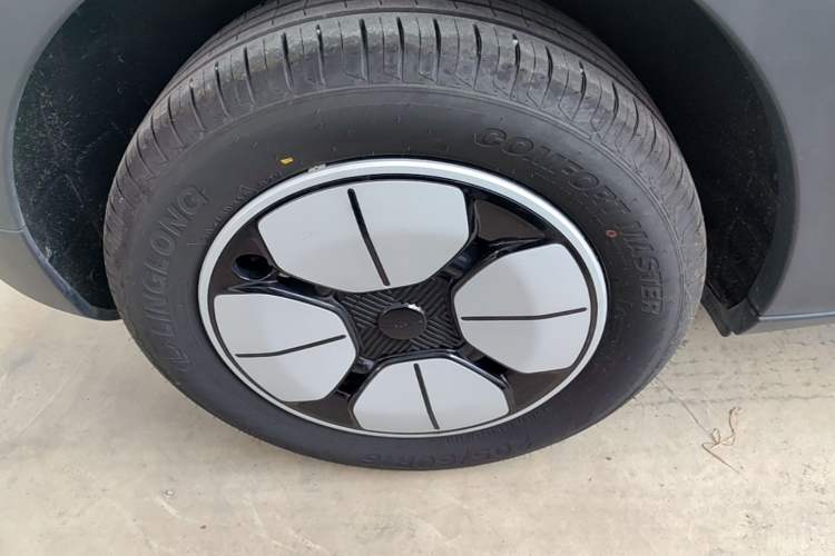 Used Geely Galaxy Geome 2025 310km Youth Edition Right Rear Wheel Hub