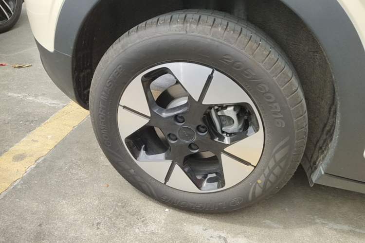 Used Geely Galaxy Geome 2025 310km Dream Edition Right Rear Wheel Hub