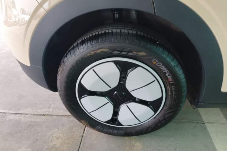 Used Geely Galaxy Geome 2025 310km Youth Edition Right Rear Wheel Hub