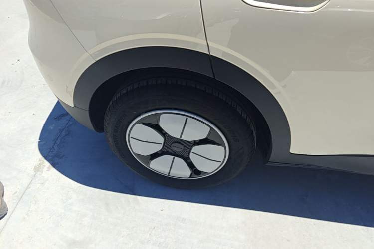 Used Geely Galaxy Geome 2025 310km Youth Edition Right Rear Wheel Hub