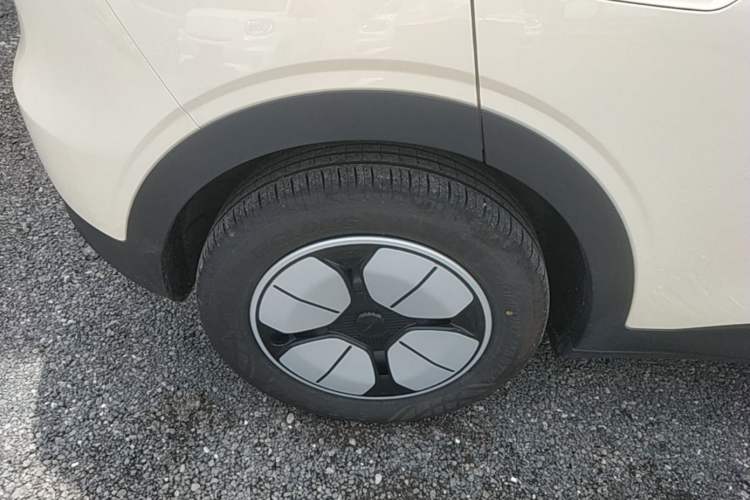 Used Geely Galaxy Geome 2025 310km Youth Edition Right Rear Wheel Hub