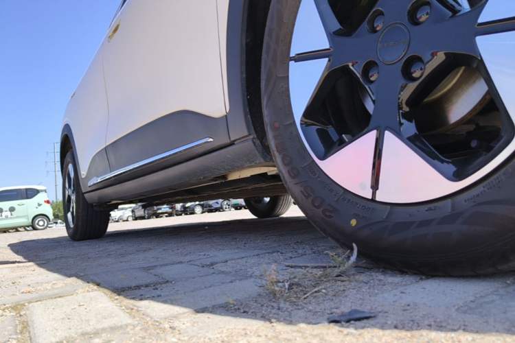 Used Geely Galaxy Geome 2025 UP 410km Exploration Edition Right Side Sill