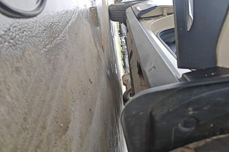 Used Geely Galaxy Geome 2025 UP 410km Exploration Edition Right Side Sill