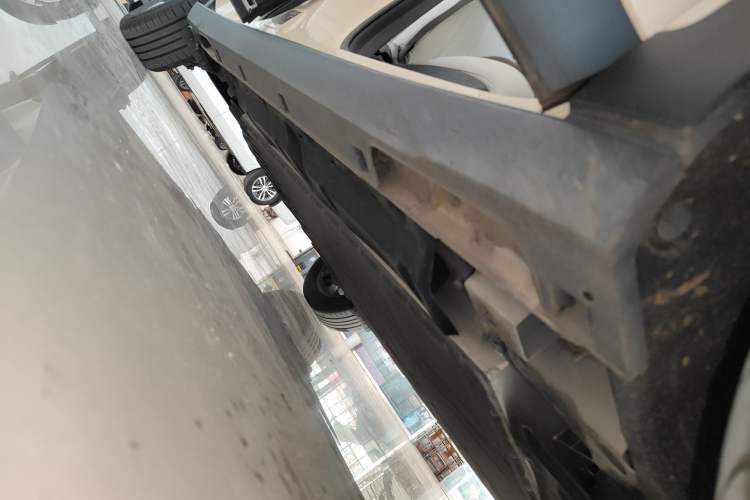 Used Geely Galaxy Geome 2025 UP 410km Exploration Edition Right Side Sill