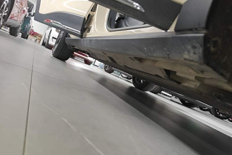 Used Geely Galaxy Geome 2025 UP 410km Exploration Edition Right Side Sill