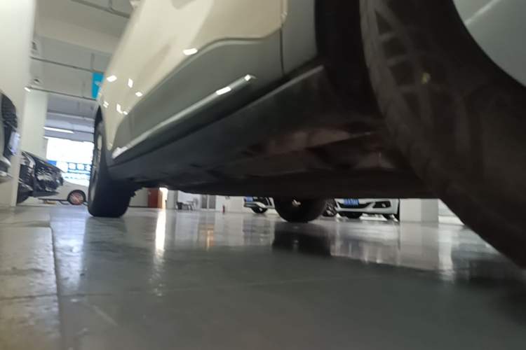 Used Geely Galaxy Geome 2025 UP 410km Exploration Edition Right Side Sill