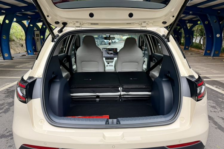 Used Geely Galaxy Geome 2025 UP 410km Exploration Edition Trunk