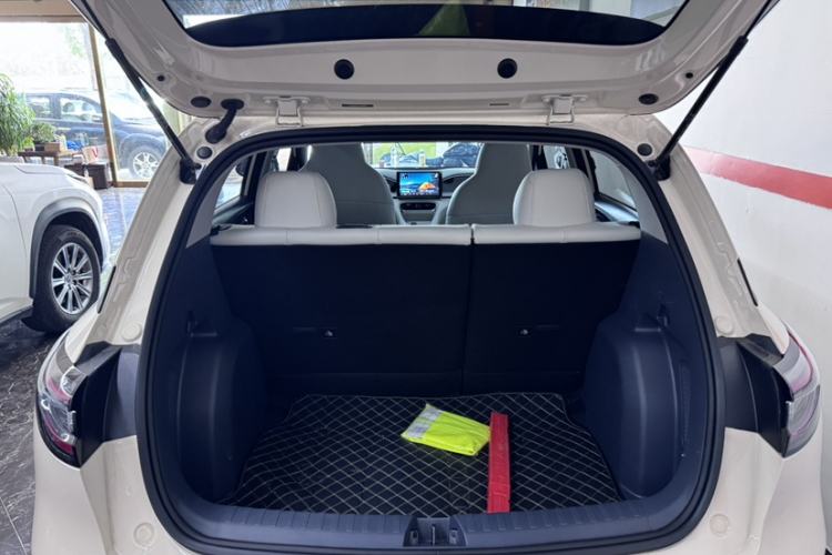 Used Geely Galaxy Geome 2025 310km Youth Edition Trunk