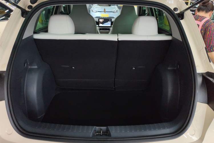 Used Geely Galaxy Geome 2025 310km Youth Edition Trunk