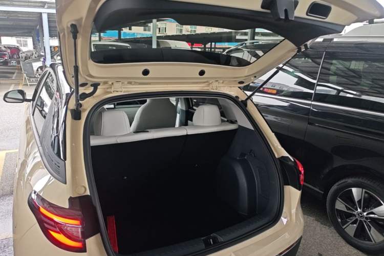 Used Geely Galaxy Geome 2025 310km Youth Edition Trunk
