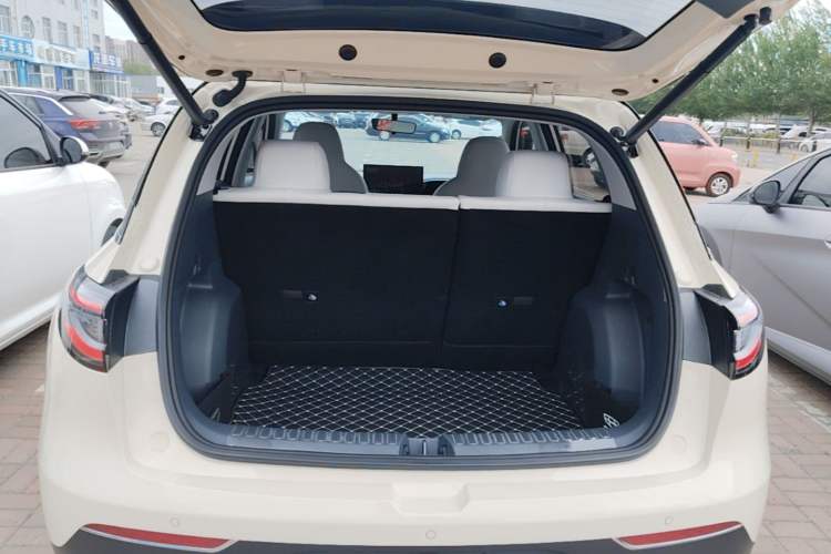 Used Geely Galaxy Geome 2025 310km Dream Edition Trunk