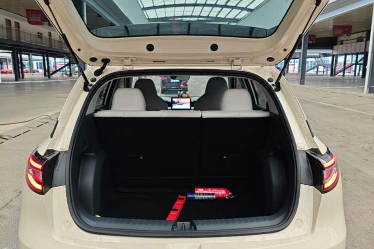 Used Geely Galaxy Geome 2025 310km Youth Edition Trunk