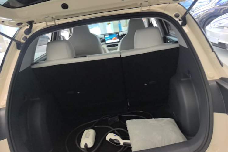 Used Geely Galaxy Geome 2025 310km Youth Edition Trunk
