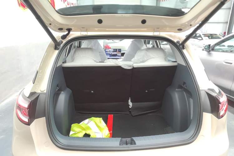 Used Geely Galaxy Geome 2025 UP 410km Exploration Edition Trunk