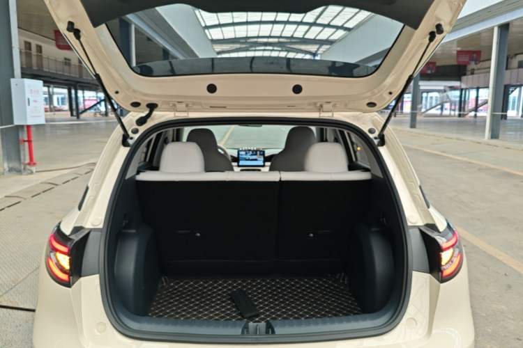 Used Geely Galaxy Geome 2025 310km Youth Edition Trunk