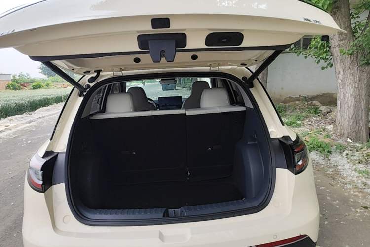 Used Geely Galaxy Geome 2025 UP 410km Exploration+ Edition Trunk
