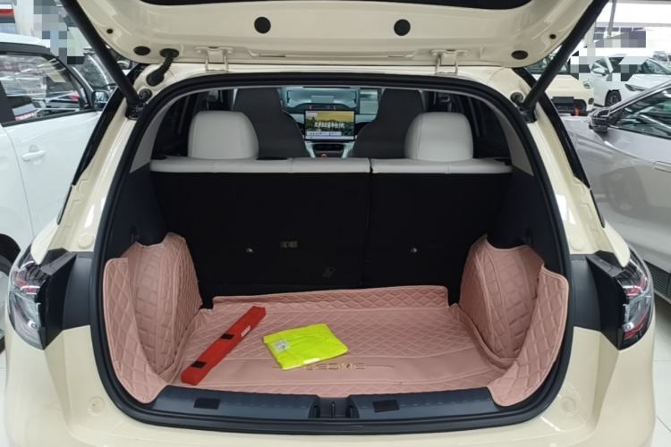 Used Geely Galaxy Geome 2025 310km Dream Edition Trunk