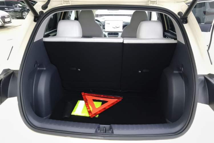 Used Geely Galaxy Geome 2025 310km Dream Edition Trunk