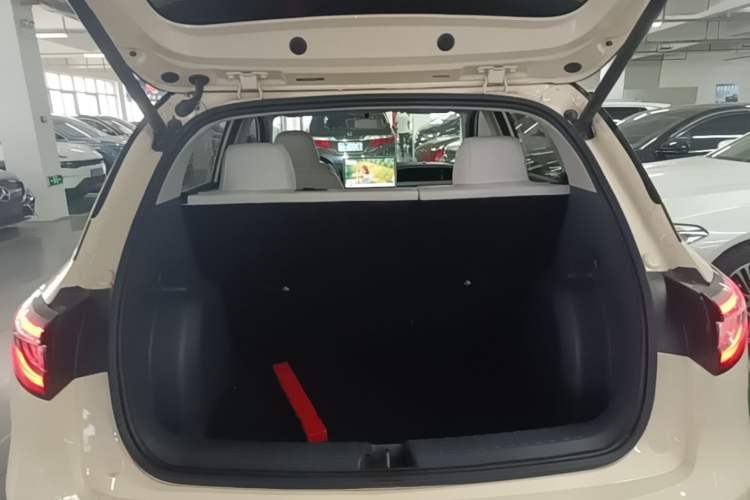 Used Geely Galaxy Geome 2025 UP 410km Exploration Edition Trunk