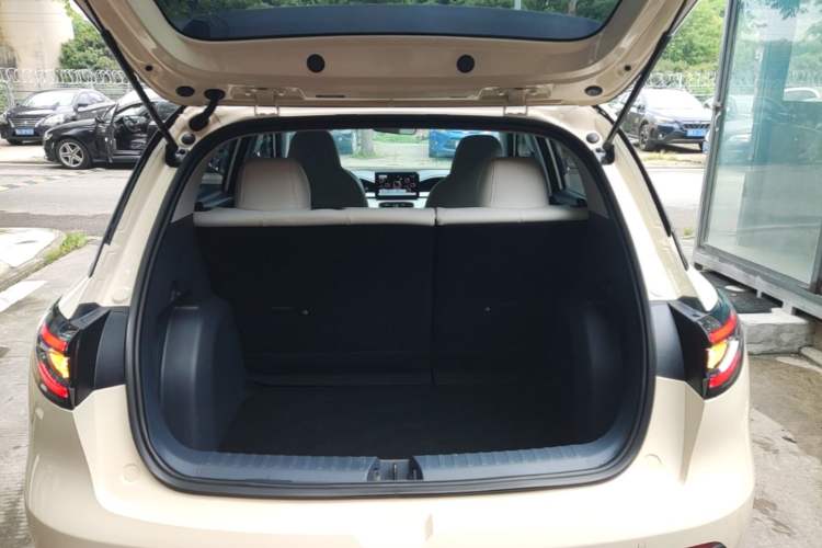 Used Geely Galaxy Geome 2025 310km Youth Edition Trunk