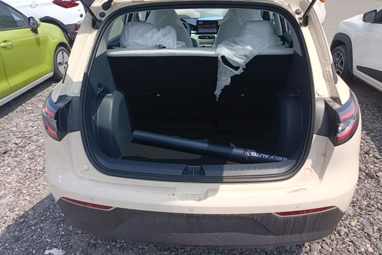 Used Geely Galaxy Geome 2025 310km Youth Edition Trunk