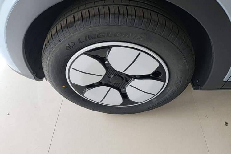 Used Geely Galaxy Geome 2026 Model 310km Youth Edition Left Front Wheel Hub