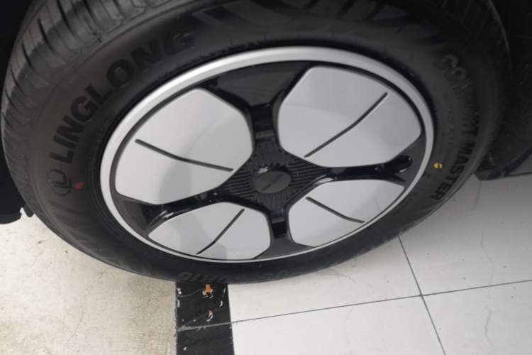 Used Geely Galaxy Geome 2026 Model 310km Youth Edition Left Front Wheel Hub