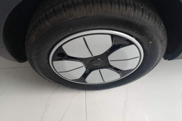 Used Geely Galaxy Geome 2026 Model 310km Youth Edition Right Rear Wheel Hub