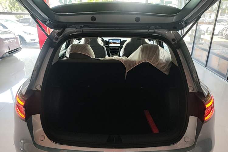 Used Geely Galaxy Geome 2026 Model 310km Youth Edition Trunk