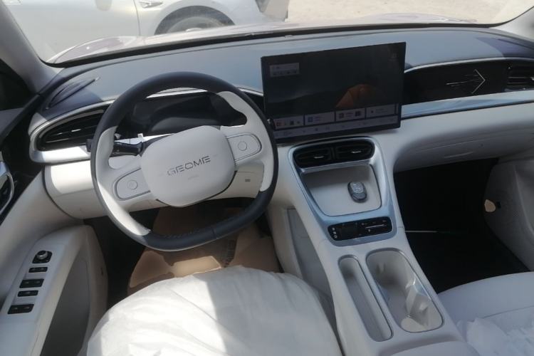 Used Geely Galaxy Geome 2026 Model 310km Dream Edition Center Console