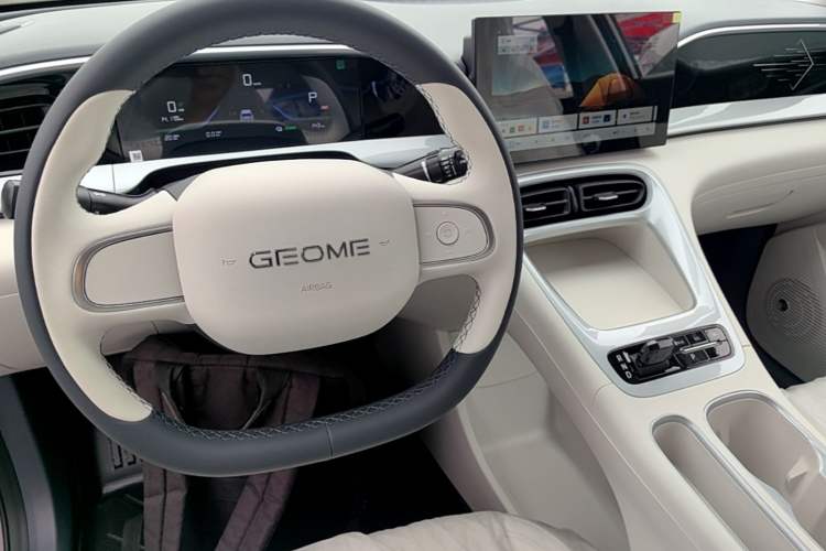 Used Geely Galaxy Geome 2026 Model 310km Youth Edition Center Console