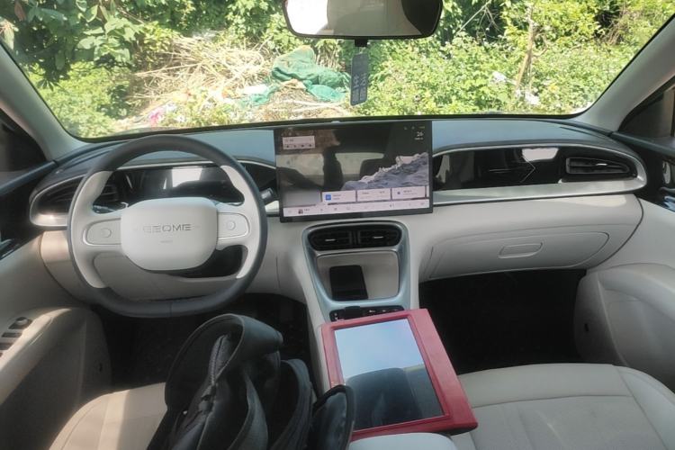 Used Geely Galaxy Geome 2026 Model 310km Dream Edition Center Console