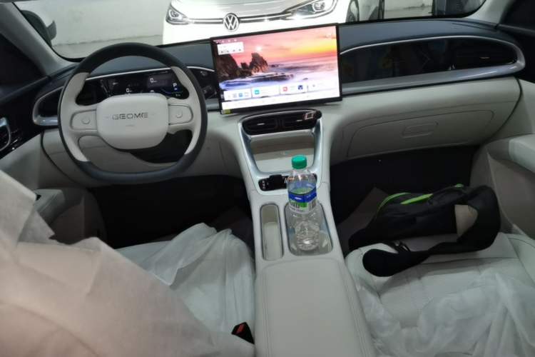 Used Geely Galaxy Geome 2026 Model 310km Dream Edition Center Console