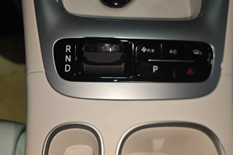 Used Geely Galaxy Geome 2026 Model 310km Youth Edition Gear Lever