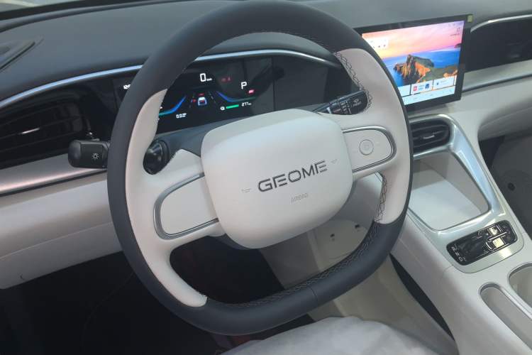 Used Geely Galaxy Geome 2026 Model 310km Youth Edition Interior 3