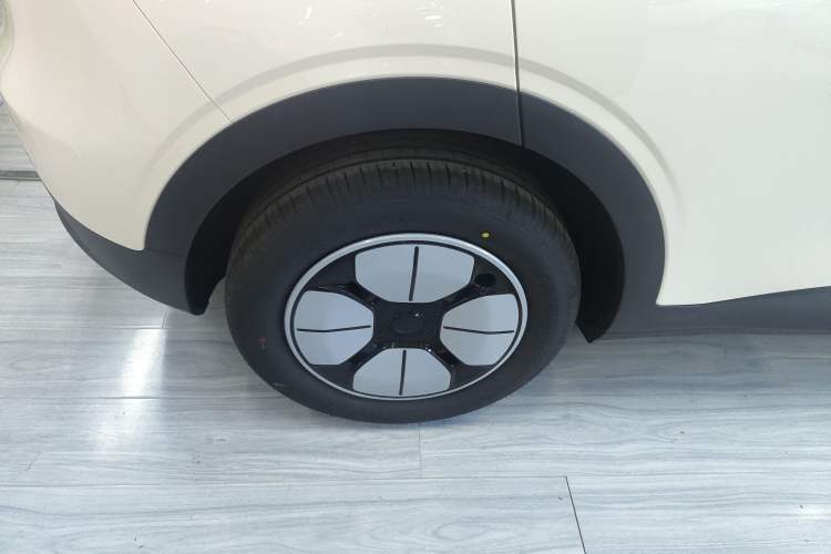 Used Geely Galaxy Geome 2026 Model 310km Youth Edition Right Rear Wheel Hub