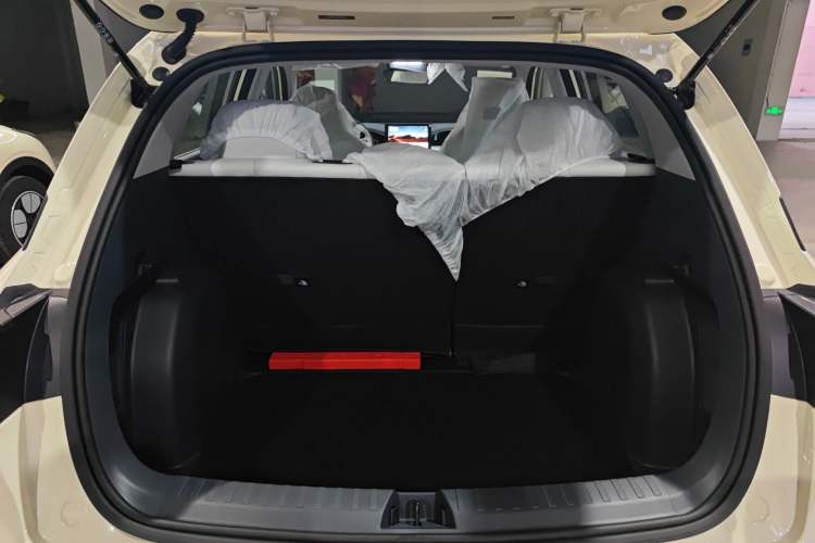 Used Geely Galaxy Geome 2026 Model 310km Youth Edition Trunk