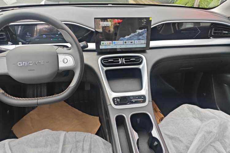 Used Geely Galaxy Geome 2026 Model 310km Youth Edition Audio And AC Panel
