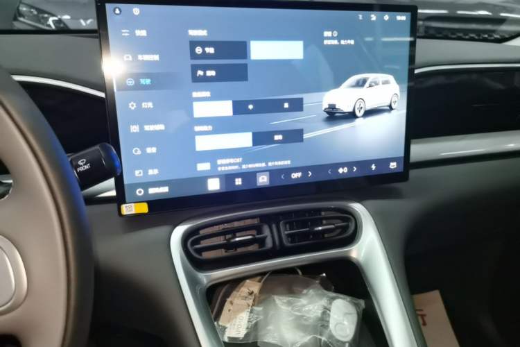Used Geely Galaxy Geome 2026 310km Wind-Riding Edition Audio And AC Panel