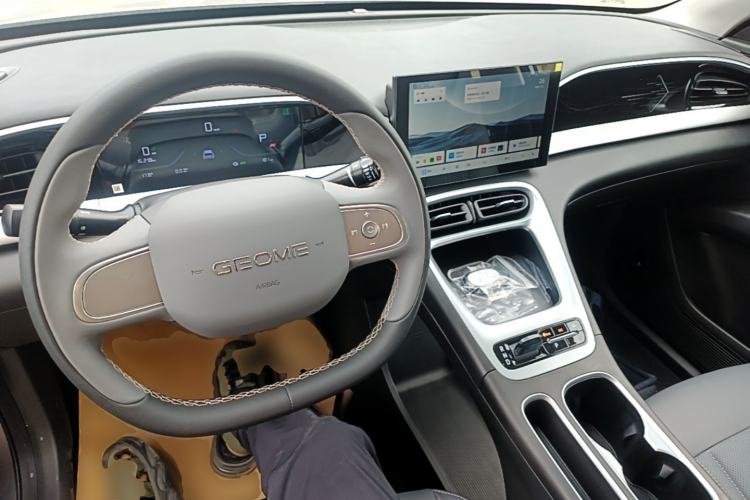 Used Geely Galaxy Geome 2026 Model 310km Youth Edition Center Console