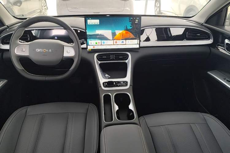 Used Geely Galaxy Geome 2026 Model 310km Dream Edition Center Console