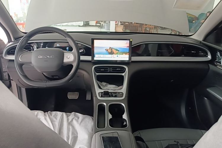 Used Geely Galaxy Geome 2026 Model 310km Youth Edition Center Console