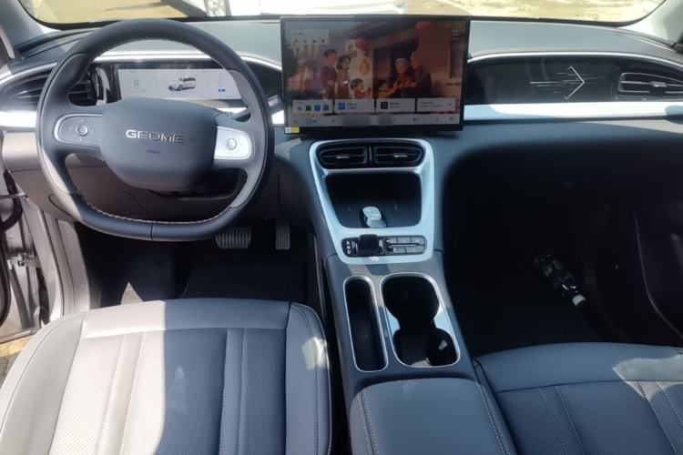 Used Geely Galaxy Geome 2026 Model 410km Exploration Edition Center Console