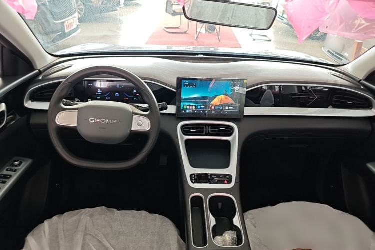 Used Geely Galaxy Geome 2026 Model 410km Carefree Edition Center Console
