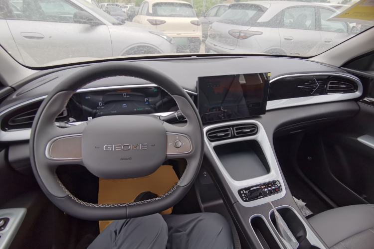 Used Geely Galaxy Geome 2026 Model 310km Youth Edition Center Console