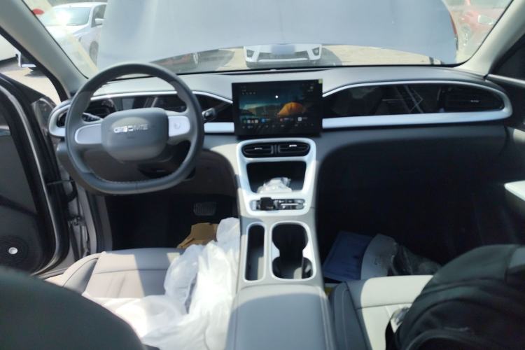 Used Geely Galaxy Geome 2026 Model 310km Youth Edition Center Console