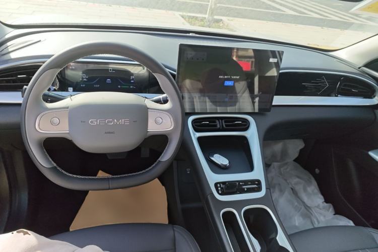 Used Geely Galaxy Geome 2026 Model 310km Dream Edition Center Console