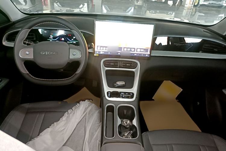Used Geely Galaxy Geome 2026 Model 310km Dream Edition Center Console