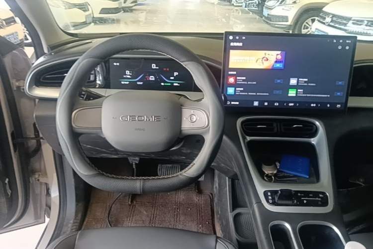 Used Geely Galaxy Geome 2026 Model 410km Carefree Edition Center Console