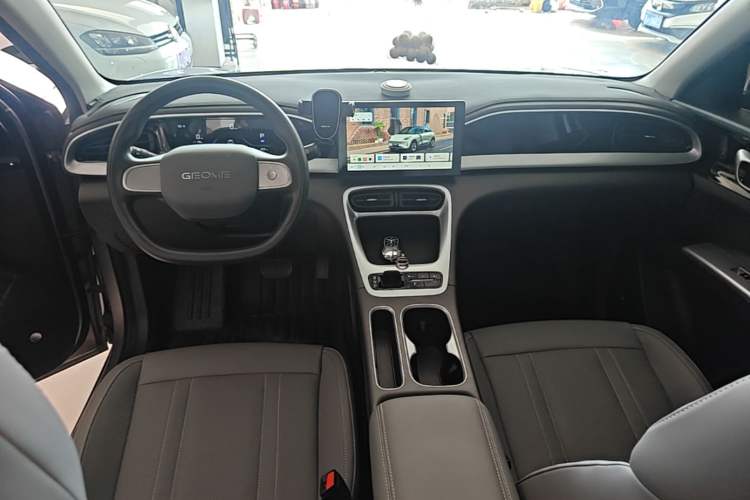 Used Geely Galaxy Geome 2026 Model 410km Carefree Edition Center Console